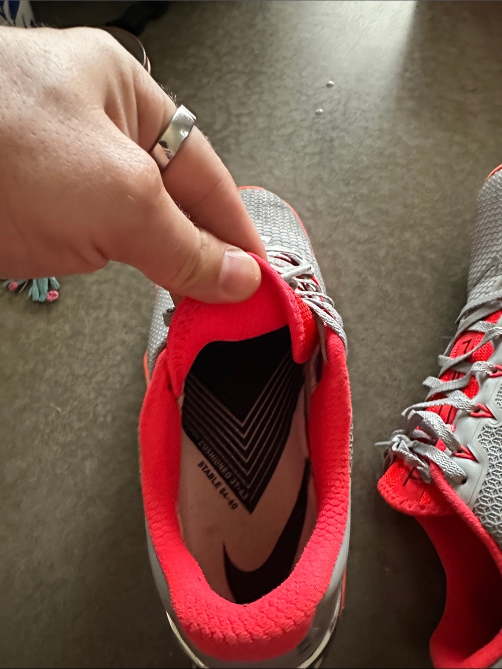 Nike Custom Metcon5 Trainers - Gray & Coral Accent - Picture 3 of 3